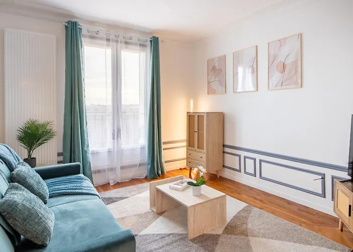 아파트 Elegant Haussmannian-style In I Balcony And Views, Close To Metro, Parking Available