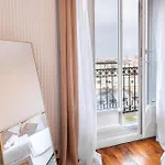 Elegant Haussmannian-style In I Balcony And Views, Close To Metro, Parking Available * Paris