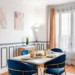 Apartment Elegant Haussmannian-style In I Balcony And Views, Close To Metro, Parking Available Paris