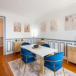 Apartment Elegant Haussmannian-style In I Balcony And Views, Close To Metro, Parking Available *