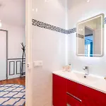 Apartment Elegant Haussmannian-style In I Balcony And Views, Close To Metro, Parking Available *