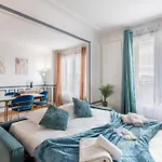 Apartment Elegant Haussmannian-style In I Balcony And Views, Close To Metro, Parking Available *