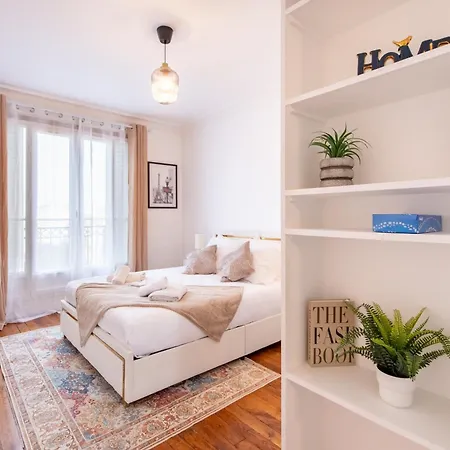 Διαμέρισμα Elegant Haussmannian-style In I Balcony And Views, Close To Metro, Parking Available Παρίσι