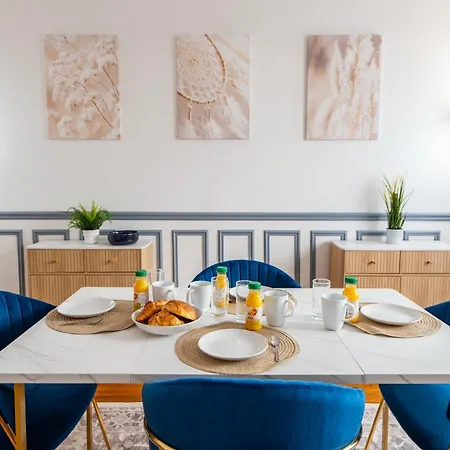 Διαμέρισμα Elegant Haussmannian-style In I Balcony And Views, Close To Metro, Parking Available Παρίσι