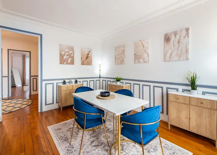 Διαμέρισμα Elegant Haussmannian-style In I Balcony And Views, Close To Metro, Parking Available *