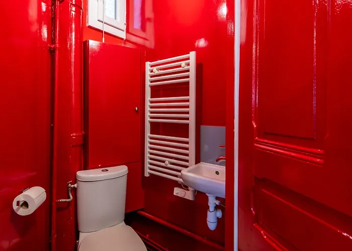 Διαμέρισμα Elegant Haussmannian-style In I Balcony And Views, Close To Metro, Parking Available