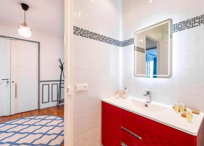 Διαμέρισμα Elegant Haussmannian-style In I Balcony And Views, Close To Metro, Parking Available *