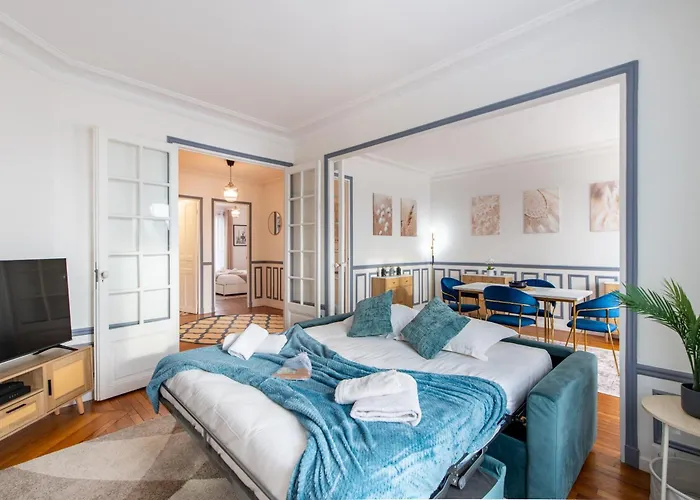 Διαμέρισμα Elegant Haussmannian-style In I Balcony And Views, Close To Metro, Parking Available *